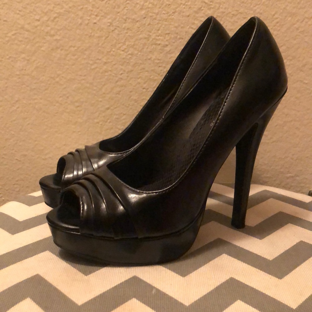 “Paprika” Black Heels